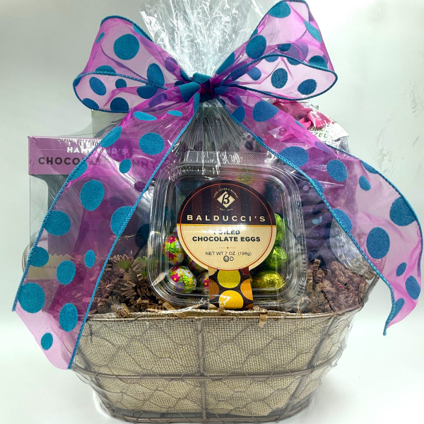 Spring basket with Easter confections
